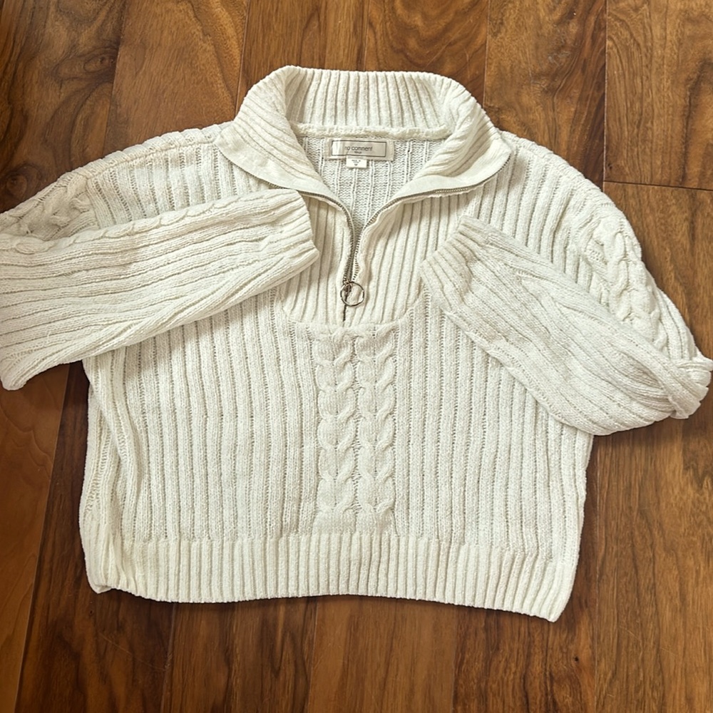 Women’s/Juniors No Comment half zip cropped sweater. Like new. Medium.